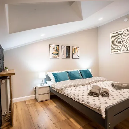 New Warszawa Parking Free *